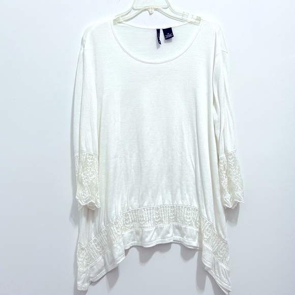 New Directions Women’s White Ruched 3/4 Bell Lace Sleeve Blouse - Picture 1 of 9